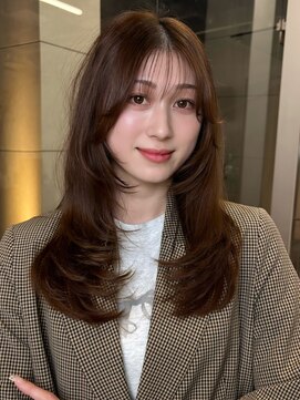 サンバレー(SUNVALLEY) 顎下から繋がるハイレイヤー/抜け感のある上品なスタイル