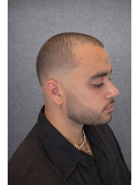 ワンワンオー バーバーショップ 長浜店(@110 BARBER SHOP) バズカット×スキンフェードで作る圧倒的男らしさ