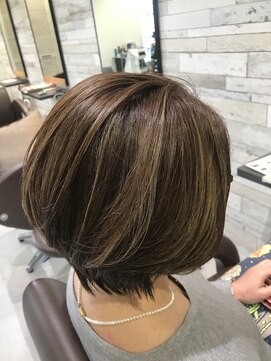 ヘアーアンドメイク ヒューラ 立川店(HAIR&MAKE hurra) ショートボブ×白髪染めに見えない白髪染め