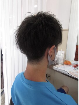 コアフィールフィス(COIFFURE fils) 《見附　今町》メンズ　アップバング　ツーブロ　パーマ風セット