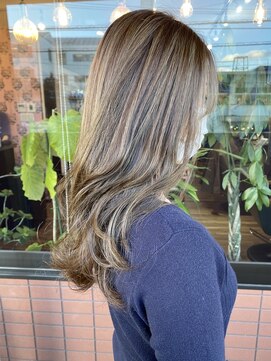 ピンクベルベット(PINKVELVET) カーキグレージュ◎ふんわりレイヤーカット