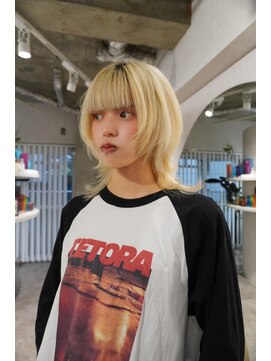 アドネ プライム(adne prime) ウルフカット/レイヤーカット/ブロンドカラー/中性ウルフ