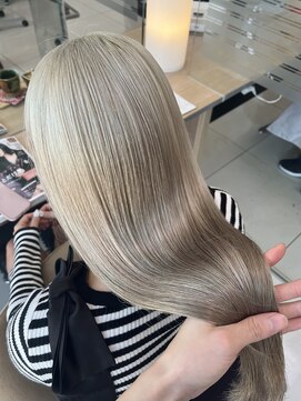 フェイス 大船(FACE) ホワイトベージュ/ミルクティーベージュ【大船駅】太良坊航