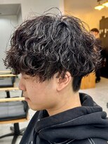 フゥ 宇都宮(FeU) 波巻きスパイラルパーマシャドウパーマメンズ刈り上げ緩め30代