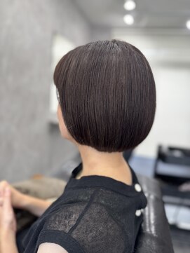 アールフォー 立石(R.4) 上品シルエットのミニボブ