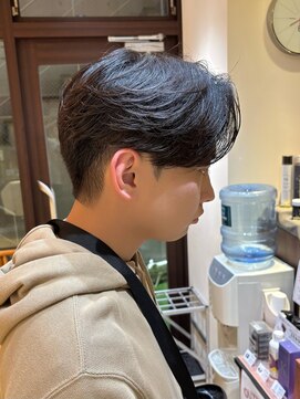 アルム オモテサンドウ(ALLM omotesando) 韓国風カルマパーマ メンズ韓国ヘア メンズカット 原宿 表参道