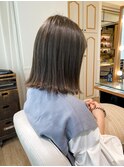 オリーブベージュ　切りっぱなしボブ