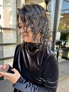 ヴヴ(Bub) nuance perm/ミディアムヘア プードルパーマ アッシュブラック