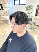 ザ オーダー(THE ORDER)&nbsp;ツイスパ履歴を活かしたセンターパートメンズパーマヘア刈り上げ
