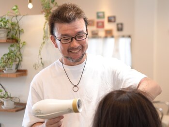 スマイルヘアー SmileHairの写真/その人に一番似合う髪型を。お客様の希望とプロの意見をすりあわせ、納得いただける仕上がりを目指します。