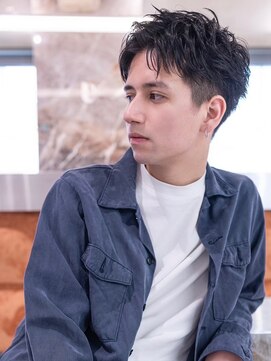 ユウ 渋谷(U) アッシュブラックマッシュパーマ刈り上げツーブロック