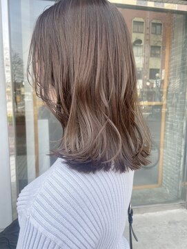 イン(in.) ベージュカラー/やわふわミディアムヘア