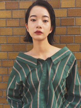 ヨーク(YOKE) 切りっぱなしボブミニボブ外ハネグレージュパツっとかきあげ前髪