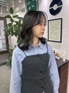 トーン(tone) ふんわりレイヤーカット×透明感暗髪ブルーブラック