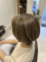 メゾンエレン(Maison Ellen)&nbsp;白髪ぼかしハイライトで気になる白髪も生かして