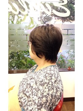 イヴァルヴ(EVOLVE) ショートカット大人ノーブル襟足すっきりナチュラル黒髪暗髪