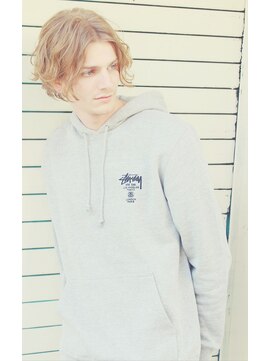 ワースホワイル(WORTH WHILE) 外国人風ストリート　ミディアム