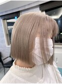 ハイトーングレージュカラー（ミルクティーカラー）×ボブ