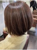 内巻きボブ・白髪ぼかしハイライト・ピンクベージュ