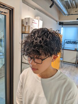 コワファーストナガサキシャンプーボーイ(COIFF1RST NAGASAKI SHAMPOO BOY) vマッシュ×波巻きスパイラルパーマ