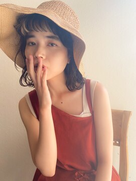 ナリテ. 帽子が似合うウルフヘアー