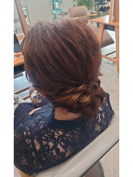 ビスポーク(BESPOKE) 20代30代40代似合わせ小顔アップスタイルチュラル透明感カラー