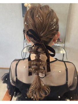 イースブルーレア(Y’s BLUE le'a) 編みおろしヘアアレンジ