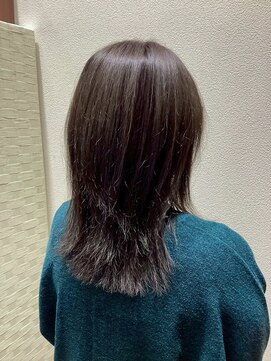 アクセ 暗色ナチュラルカラー＊大人可愛いくびれヘア＊レイヤーカット