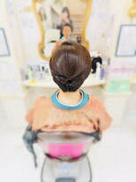 美容室 ティンカーベル シニヨンヘア