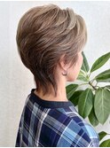 大人50代60代ショートウルフ × 白髪ぼかしミルクティーベージュ