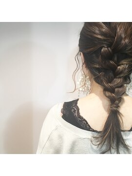 ピースリーヘア バイ カーサ(peathree.hair by CASA) 編み込み×ルーズ