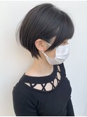 大人黒髪耳かけくびれ丸みショートボブマッシュショート