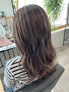 アールフランプラス(arFranc+) ロング×グレージュハイライト