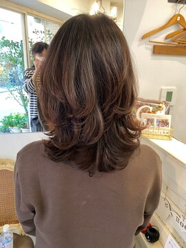 アミュレ ヘア サロン(Amule hair salon) 毛先の厚みを残した大人のくびれセミディワンカール仕上げ梅ヶ丘