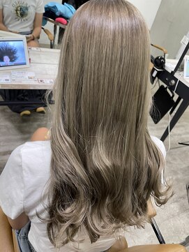 プライズ アイリス 池袋東口店(prize Iris) ミルクティーグレージュ