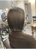 大人かっこいい切りっぱなしボブ　透明感グレージュ