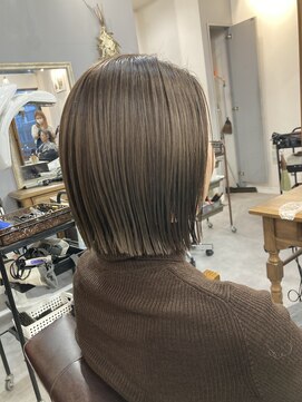 レイリー(LAiLy) 大人かっこいい切りっぱなしボブ　透明感グレージュ