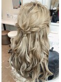 ハーフアップ　ハイトーンヘアアレンジ