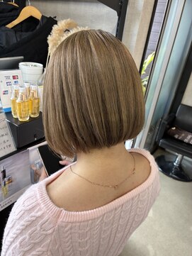 トリコ(ToricO) ミルクティーベージュ　ダブルカラー　全頭ブリーチ　くすみ