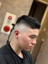 メグロバーバーショップロッポンギ 目黒六(MEGURO BARBER SHOP 6PPONGI) フェザーアップ/スキンフェード