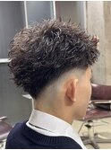 原宿スパイキーパーマ短髪パーマテーパーフェードメンズショート