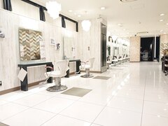 HAIR & MAKE EARTH　稲毛海岸店