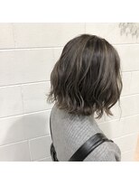 アフィニティー(AFINITY)&nbsp;切りっぱなしボブ×ハイライト《ハイライト/堅田美容室》