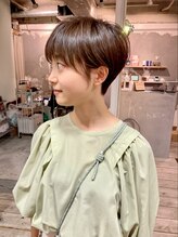 エイチヘア(h hair)&nbsp;【hhair 四条大宮】耳掛けショート×プラチナブラウン