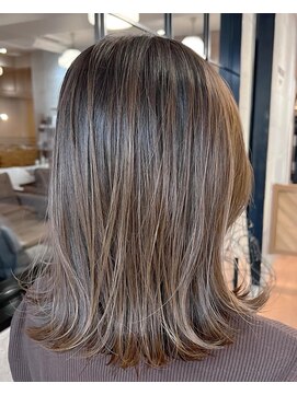 エルダーズ(L:der's) 【白髪染めを使わない白髪染め】で染めた鎖骨ラインミディ