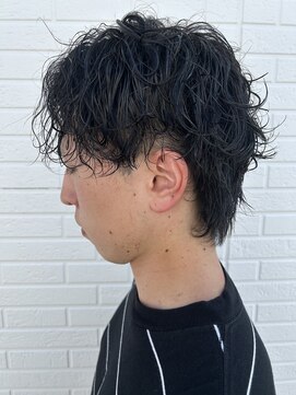 ヒュイル バイ ニアウ(Hwyl by Niau) メンズセンターパート波巻スパイラルパーマニュアンスパーマ