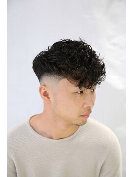カーウォッシュバーバー(CARWASH BARBER) 外国人風スペインカール爽やかスキンフェード