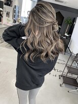 キング 枚方店(K!ng)&nbsp;ハイライトカラーミルクティーベージュレイヤーカット