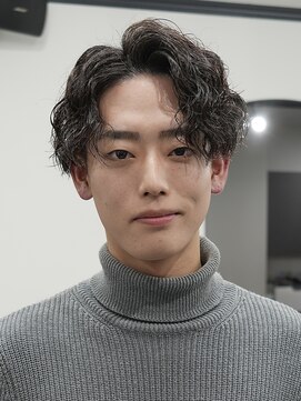 ログ(LOG) ツイストスパイラルパーマ センターパート 縦落ち 大人 高松