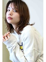 ツムグ(TUMUG)&nbsp;外ハネくびれミディ × シアーブラウン